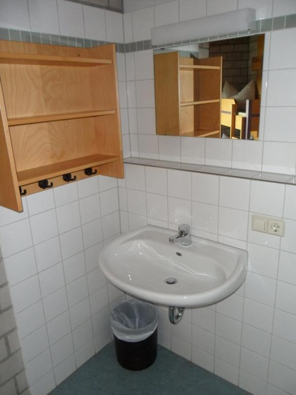 Hellmut-Wassmer-Jugendherberge Loerrach Kamer foto