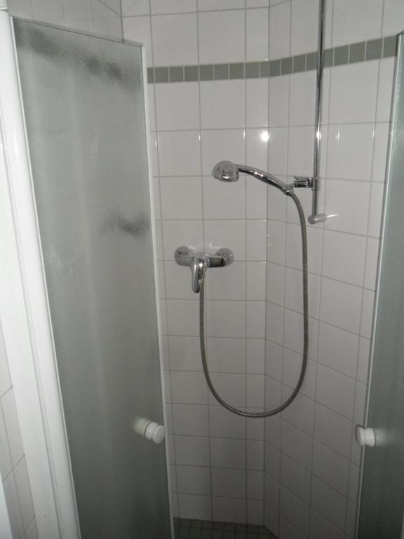Hellmut-Wassmer-Jugendherberge Loerrach Kamer foto