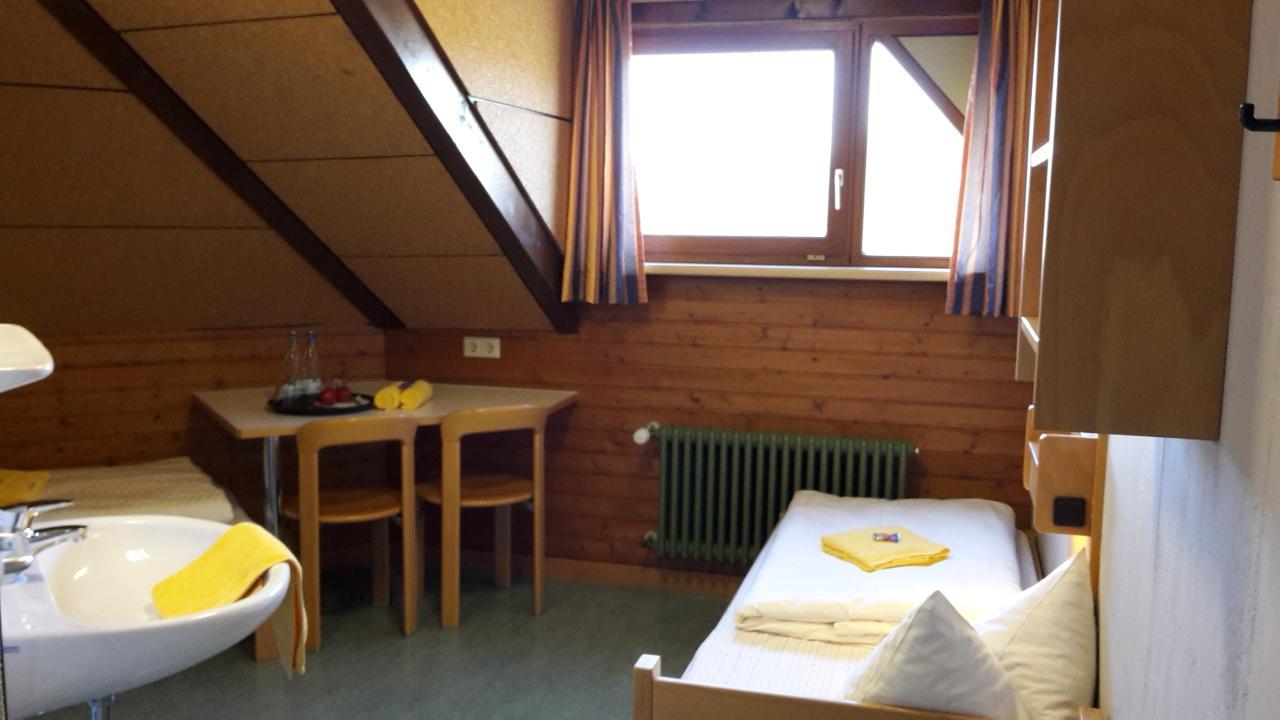 Hellmut-Wassmer-Jugendherberge Loerrach Buitenkant foto